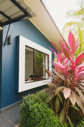 Exterior detail - Casa Kobu Pool House (Puerto Viejo)