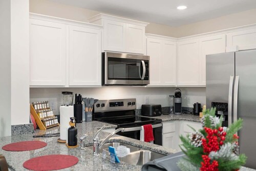 ‼️New 3BR Raceday Retreat - Steps from Speedway