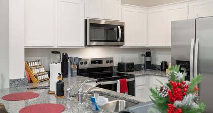 ‼️New 3BR Raceday Retreat - Steps from Speedway