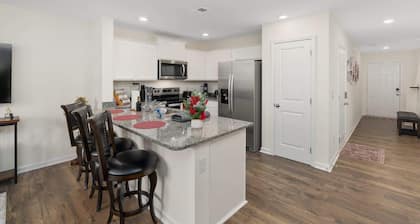 ‼️New 3BR Raceday Retreat - Steps from Speedway