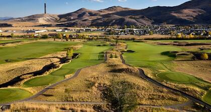 Park Cabin in Anaconda with Convenient Access to Local Attractions & Activities