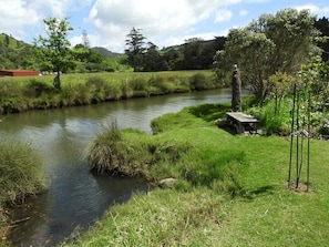 Property grounds - Hosts on the Coast Art in the Park (Whitianga)