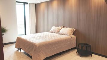 2 bedrooms, desk, iron/ironing board, WiFi (free)