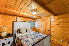 2 bedrooms, WiFi - Fabulous 2-bedroom cabin in charming Cub Run (Cub Run)