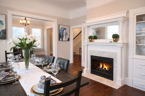 Spacious Victorian Home | Minutes to SF