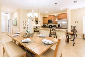 Exterior - 4882 Storey Lake (Kissimmee)