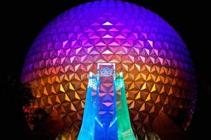 A spherical building with a geometric pattern and a central entrance. - 4882 Storey Lake (Kissimmee)