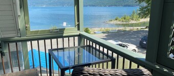  The Kootenay Suite at Beach Gables: heritage building on lakefront location.