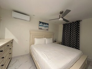 5 bedrooms, WiFi, bed sheets - THE MANOR:  Spacious 5 B/R, 5 1/2 Bathroom, Grace Bay Rd, Leeward! (Leeward)