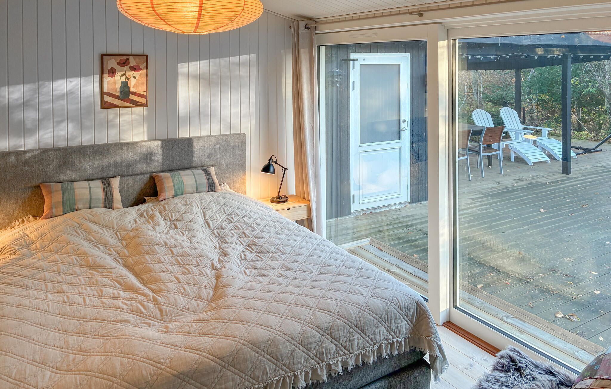 Travel crib, free WiFi