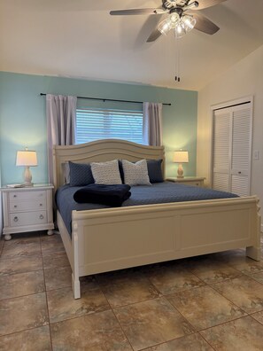 Room - Relax in Family-Friendly Naples Paradise (Naples)