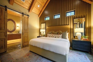 2 bedrooms, WiFi, bed sheets - Luxury Designer Home on a Creek + Hot Tub | NEW! (Broken Bow)