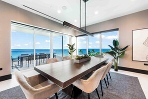 Apartment (4 Bedrooms) | Dining room - Aqua 4 on Seven Mile Beach (Seven Mile Beach)