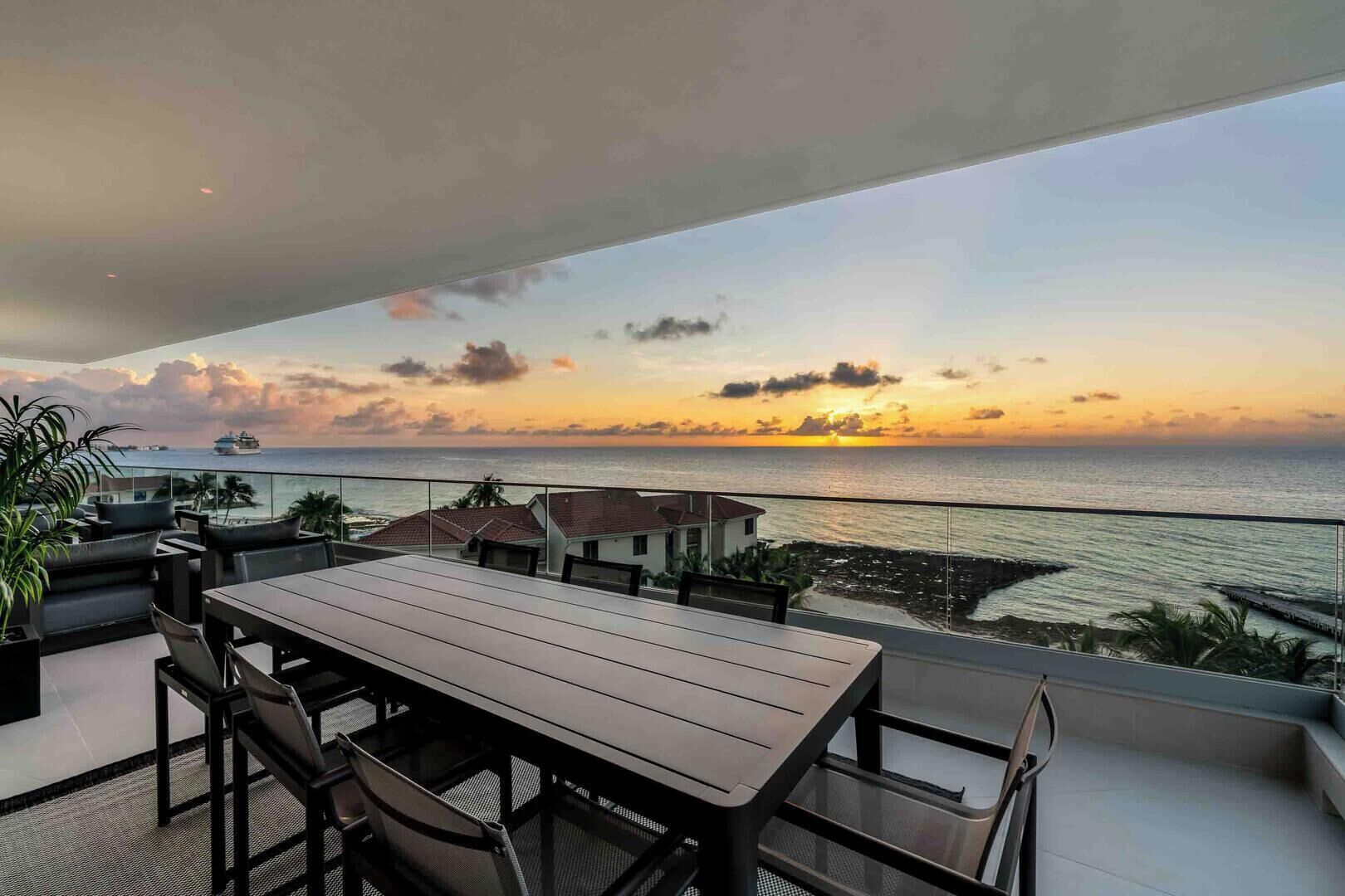 Apartment (4 Bedrooms) | Balcony view