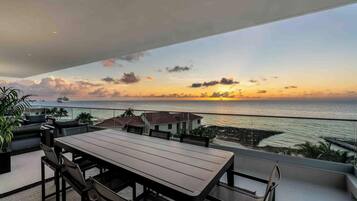 Apartment (4 Bedrooms) | Balcony view