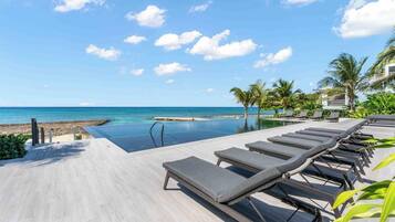 Kolam renang outdoor