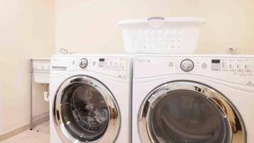 Studio (4 Bedrooms) | Dobi