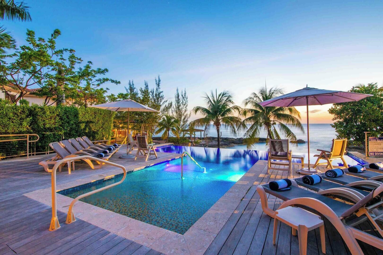 Kolam renang outdoor