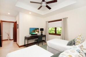 Studio (3 Bedrooms) | 3 bedrooms - Casa Luna (George Town)