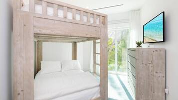 Apartment (2 Bedrooms) | 4 bedrooms, iron/ironing board, bed sheets