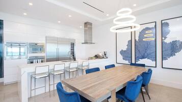 Apartment (3 Bedrooms) | Dining room