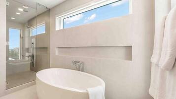 Apartment (4 Bedrooms) | Bathroom