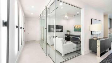 Apartment (4 Bedrooms) | In-room business centre