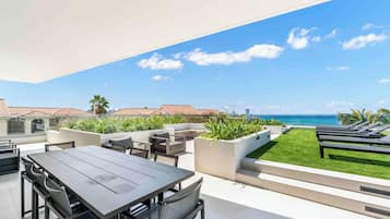 Apartment (4 Bedrooms) | Pemandangan pantai/laut