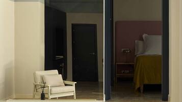 Een strijkplank/strijkijzer, reisbedje, gratis wifi, beddengoed