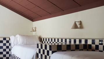 Een strijkplank/strijkijzer, reisbedje, gratis wifi, beddengoed