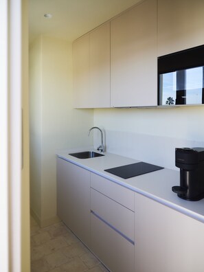 Een koelkast, een magnetron, een broodrooster