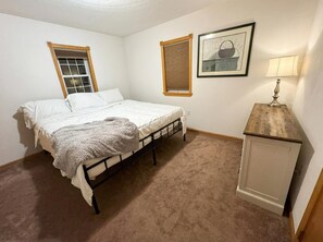 5 bedrooms, iron/ironing board, WiFi, bed sheets - Mountain Retreat near Resorts, Distilleries, Indian Lake Flight 93 wedding venue (Berlin)