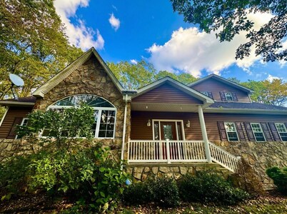 Mountain Retreat near Resorts, Distilleries, Indian Lake Flight 93 wedding venue