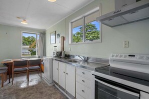 Private kitchen - The Charleston Charmer - Whangamata (Whangamata)