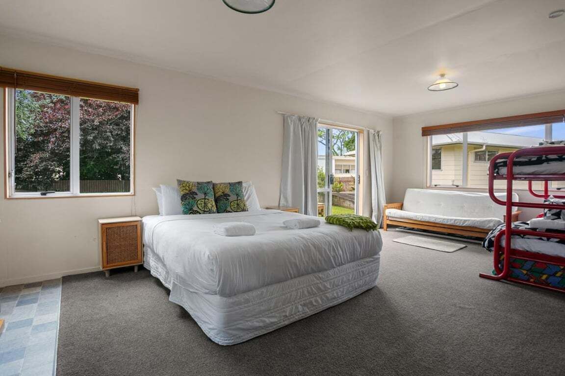 4 bedrooms, iron/ironing board, free WiFi