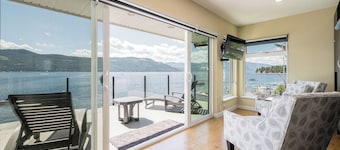 Shuswap Lakefront • Cozy Retreat with Dock, Fishing, Kayaks, Trails & Fire Pit