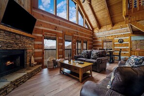 TV - Little Bear-NEW RENTAL-TRUSTED HOST! 2BR-Panoramic Views-Hot Tub-Updates (Sevierville)