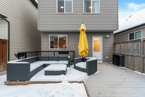 Terrace/patio - Hero`s Haven | Playroom | Fenced Yard | Dbl Garage (Calgary)
