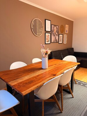 Dining - Big Central Apartment Gleispark - Central & Modern (Berlin)