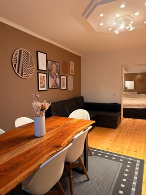 Dining - Big Central Apartment Gleispark - Central & Modern (Berlin)