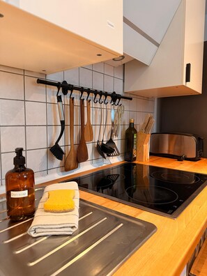 Private kitchen - Big Central Apartment Gleispark - Central & Modern (Berlin)