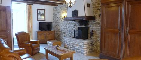 Télévision, cheminée