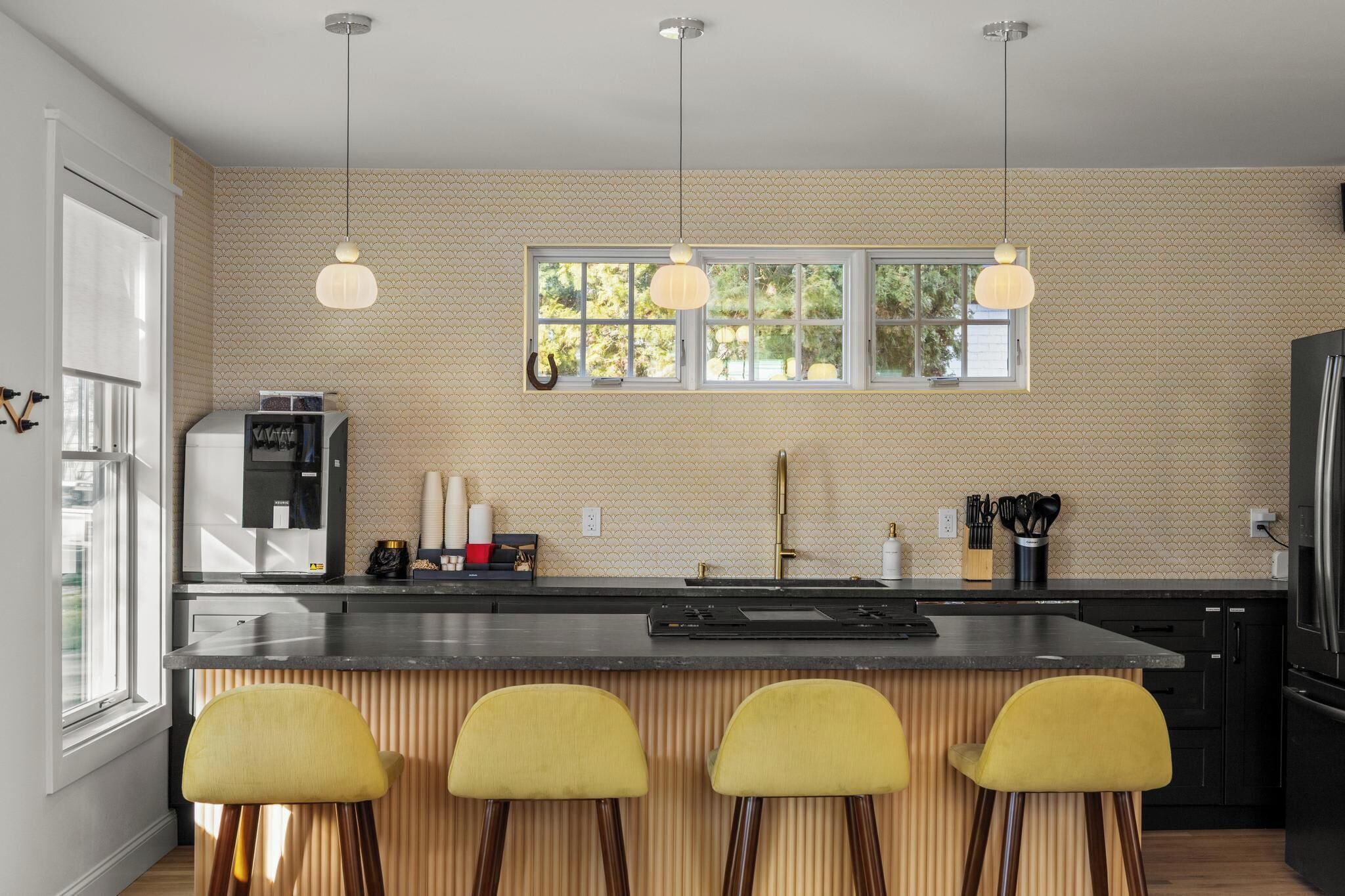 Kjøleskap, mikrobølgeovn, ovn og kokeplater