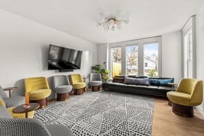 Smart TV, aparelho de som, escritórios