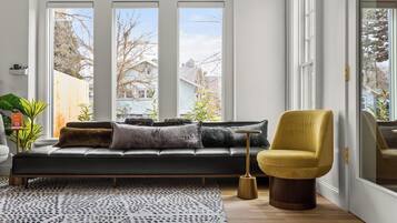 Smart TV, impianto stereo, studio