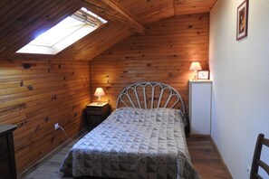 Iron/ironing board, travel cot