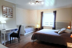 Bügeleisen/Bügelbrett, Reisekinderbett, kostenloses WLAN