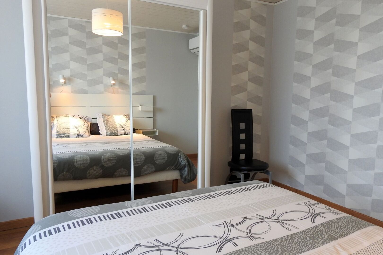 Travel cot, free WiFi, bed sheets