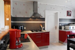 Microwave, dishwasher, high chair - BEE PARADISE (Choiseul)