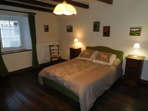 Free WiFi, bed sheets - GABRIELLE'S HOUSE (Giey-sur-Aujon)